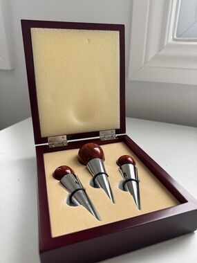 Wood-Topped Stainless Steel Wine Bottle Stopper Set - Brown